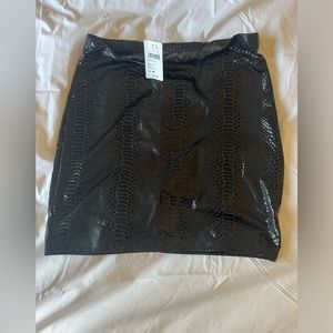 Windsor Black Shiny Skirt Size M
